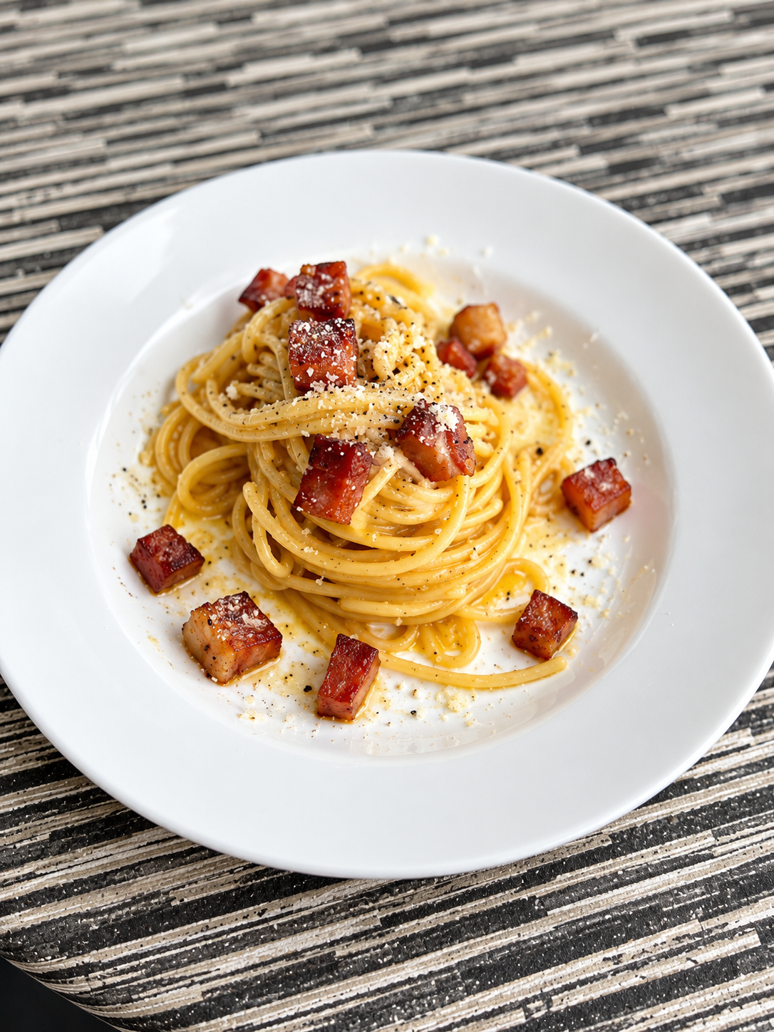 Spaghetti cremosi con pancetta croccante